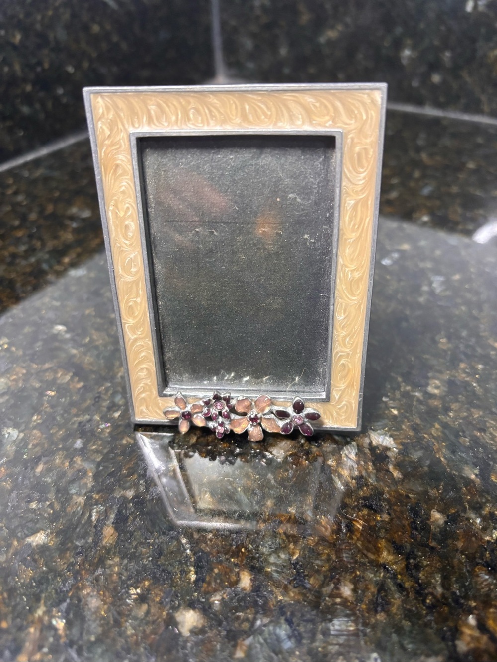AXCO Vintage Small Enamel Border Floral Accent Picture Frame-holds 2”x3” photo